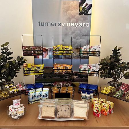 Turners Vineyard Motel Ориндж Екстериор снимка